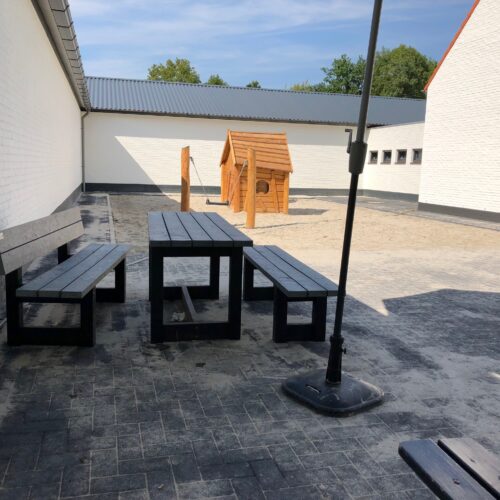 Kunststof Picknicktafel London 25 Picknickset Londen in de bicolor uitgevoerd. Hier is gekozen voor 1 x parkbank met rugleuning en 1 x de bank zonder rugleuning. Deze parkbanken zijn ook los verkrijgbaar.